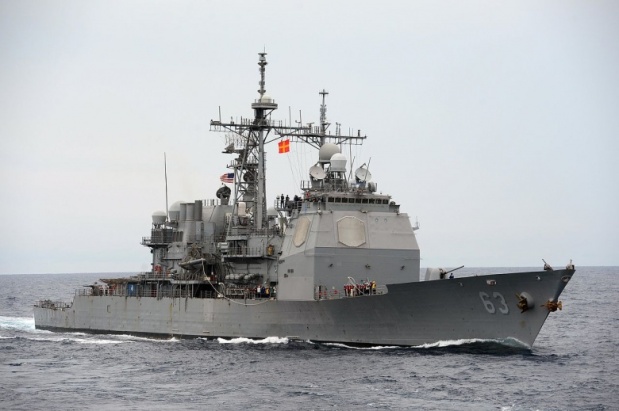 1280px-USS_Cowpens_underway_in_the_South_China_Sea._(10476775924)